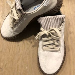 Adidas NWOT tan suede Kamanda sneakers 5